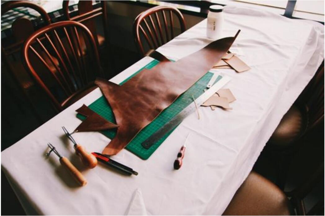 极致触感来袭，凌放演绎皮革之美